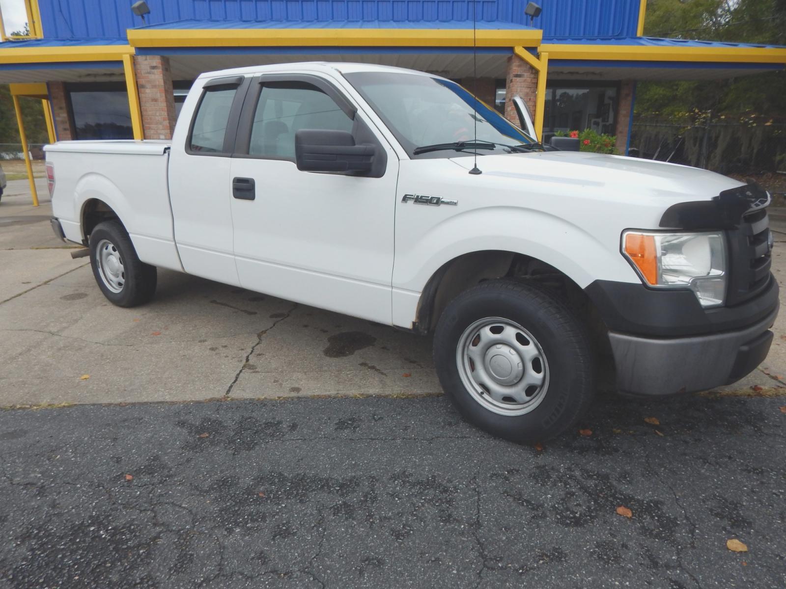 2012 White /Gray Ford F-150 XL SuperCab (1FTEX1CM9CK) with an 3.7L V6 DOHC 24V engine, 6-Speed Automatic transmission, located at 3120 W Tennessee St, Tallahassee, FL, 32304-1002, (850) 575-6702, 30.458841, -84.349648 - Used Car Supermarket is proud to present you with this loaded immaculate 2012 Ford F150 XL Supercab with low miles. Used Car Supermarket prides itself in offering you the finest pre-owned vehicle in Tallahassee. Used Car Supermarket has been locally family owned and operated for over 48 years. Our F - Photo #0